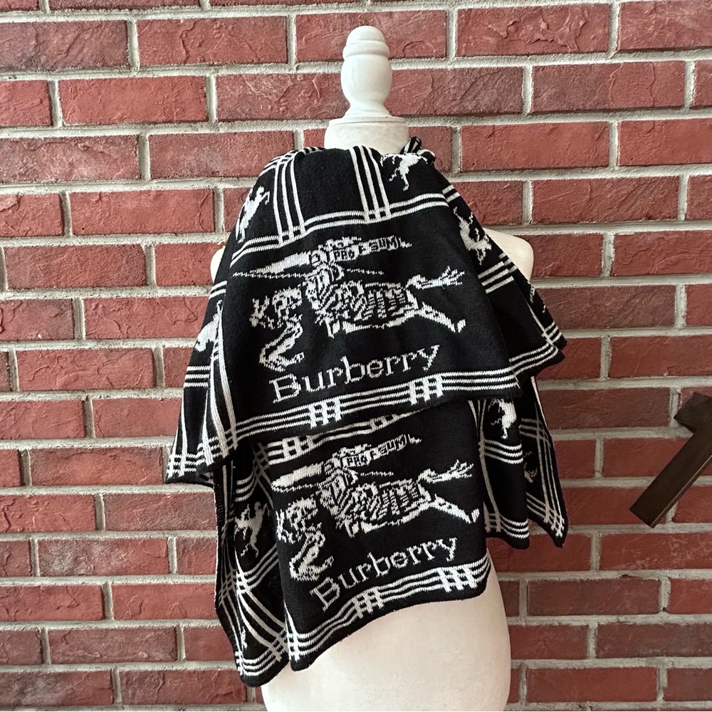 Burberrys Vintage 80’sProrsum Equestrian Knit Black White Logo Large Sc…